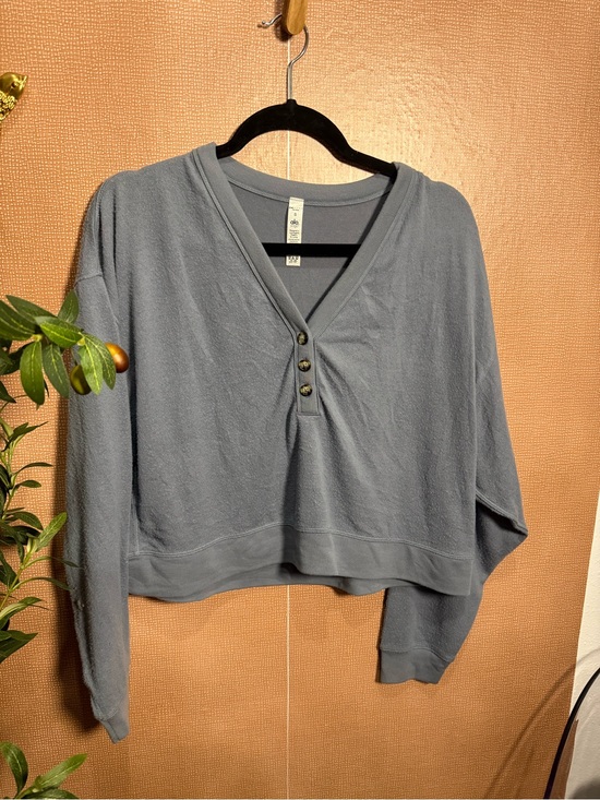 ALO Yoga Sweaters - ALO Yoga Women's Slate Blue Henley Cropped Sweatshirt